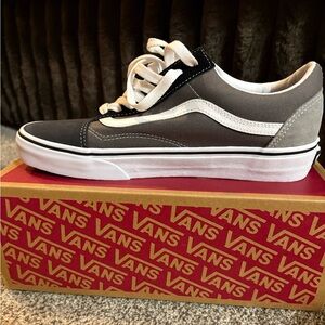 Brand New Vans Old Skool Sneaker in Gray Mens Size 8.5 / Women’s Size 10